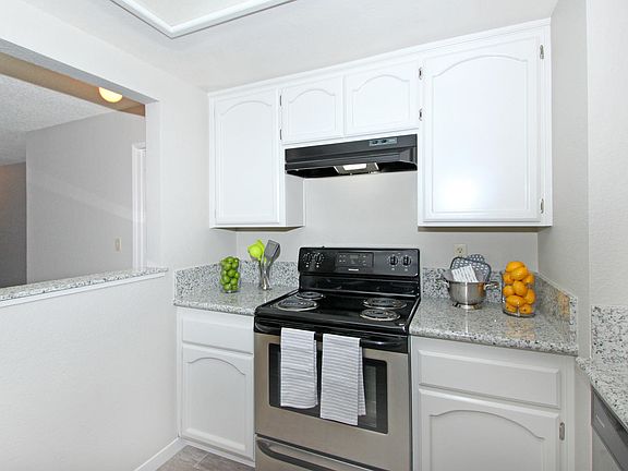 3rd image of 7135 Valeriana Ave