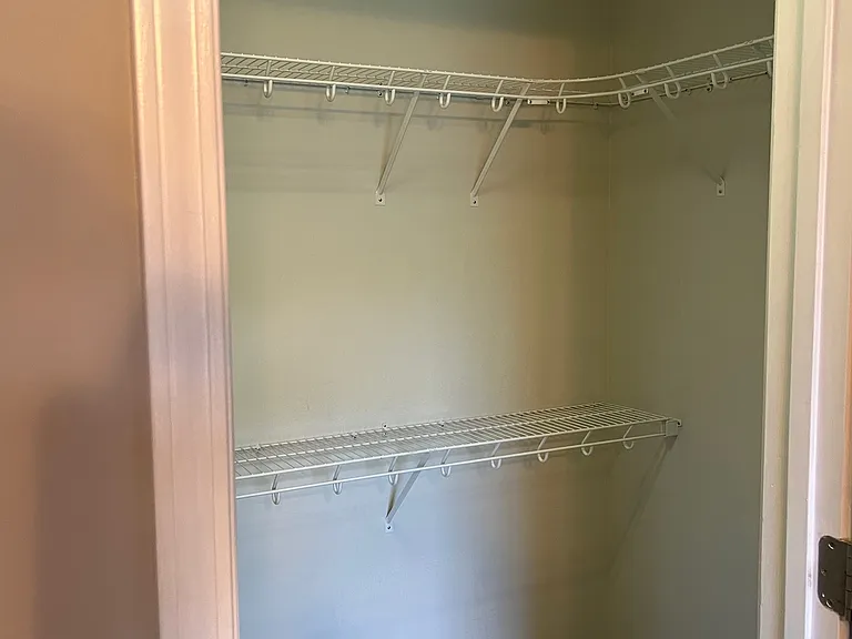 1037 Creekview Dr — Photo 8