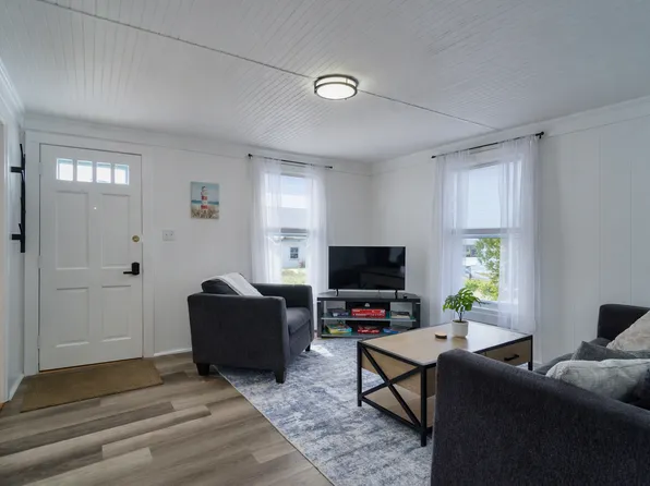 (undisclosed Address), Warwick, RI 02889