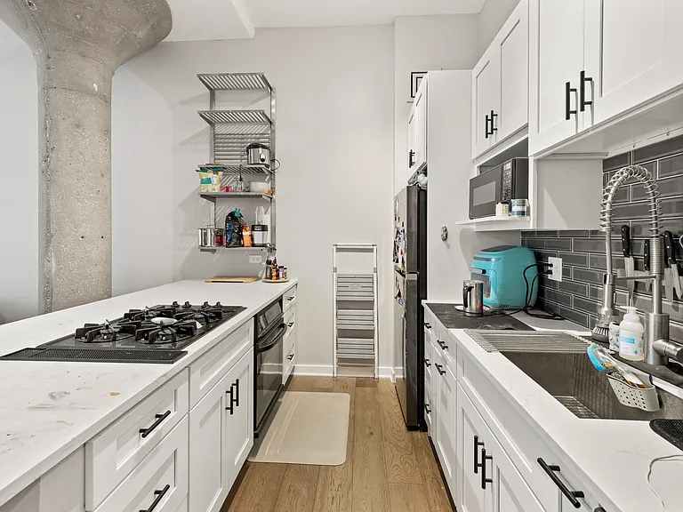 130 S Canal St #612 — Photo 3