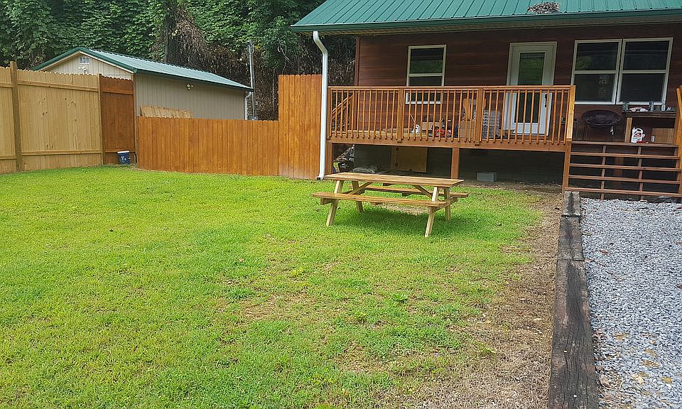 2nd image of 122 W Ogle Dr