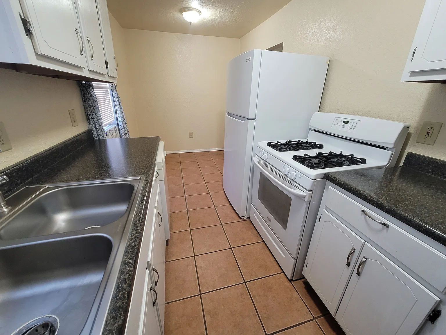 2404 Idaho St — Photo 4