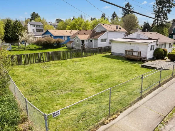 8820 5th Ave S, Seattle, WA 98108