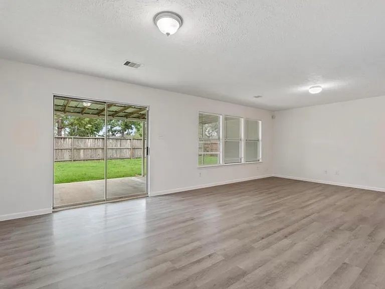 16119 Peach Bluff Ln — Photo 12