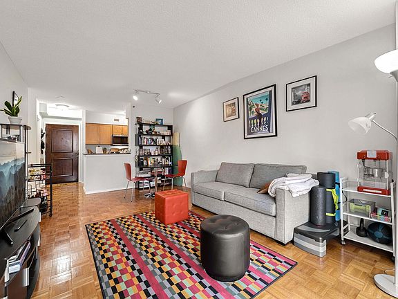 5th image of 4801 Fairmont Ave APT 206