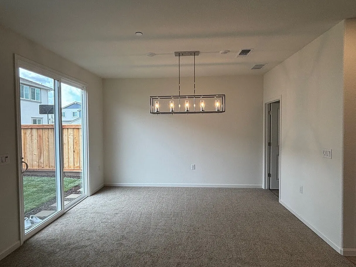3 bed, 2.0 bath, 1403 sqft, $2,800 — Photo 3