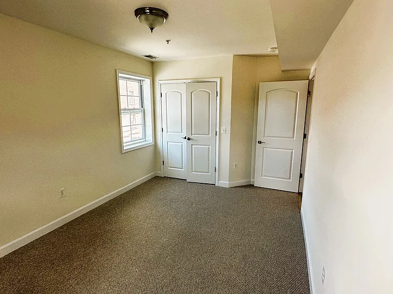 Segovia Apartments — Photo 18