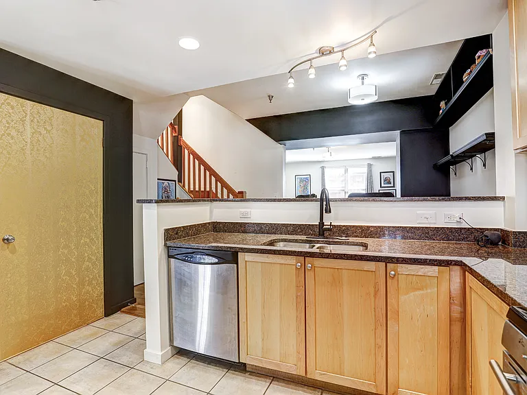 1726 Aliceanna St — Photo 8