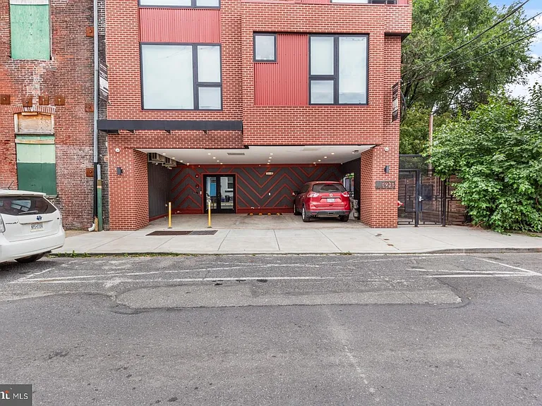 1935 E Hazzard St #401 — Photo 15