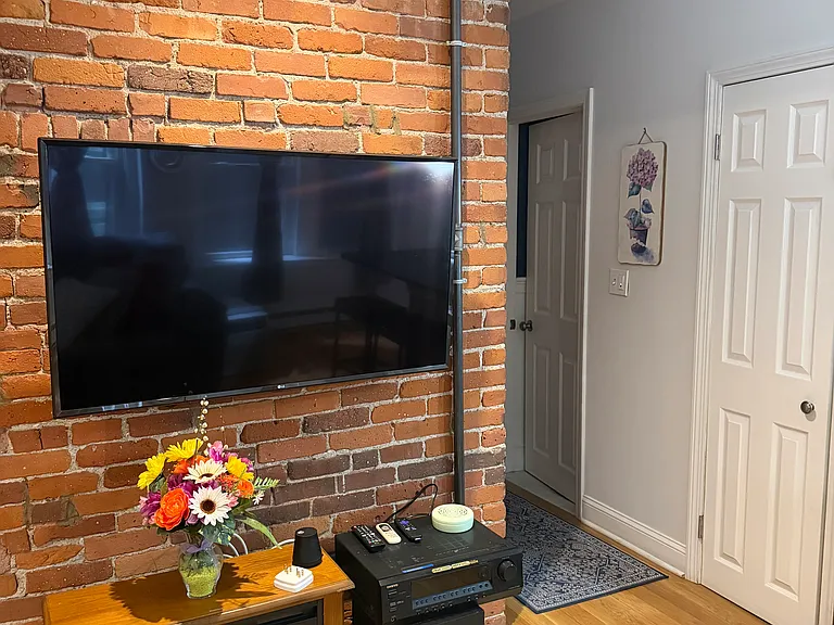 38A Charter St #2 — Photo 3
