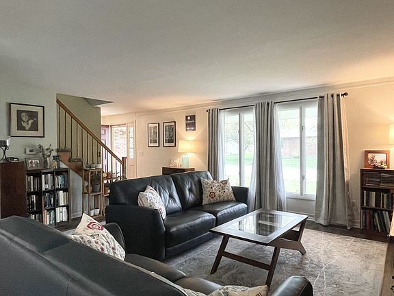 4th image of 660 Oak Run Dr