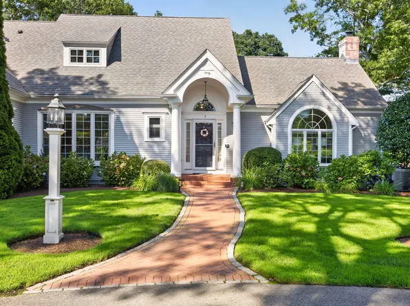 7 Ground Cover Lane, Sandwich, MA 02563