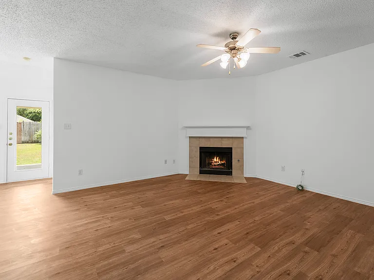 9825 Tyler Dr — Photo 17