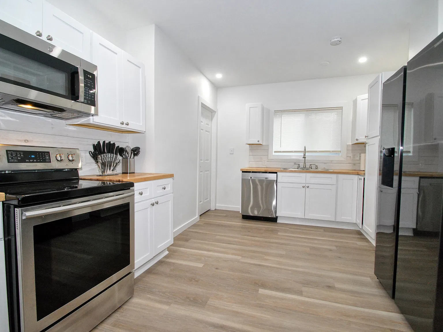 3 bed, 1100 sqft, $1,700 — Photo 1