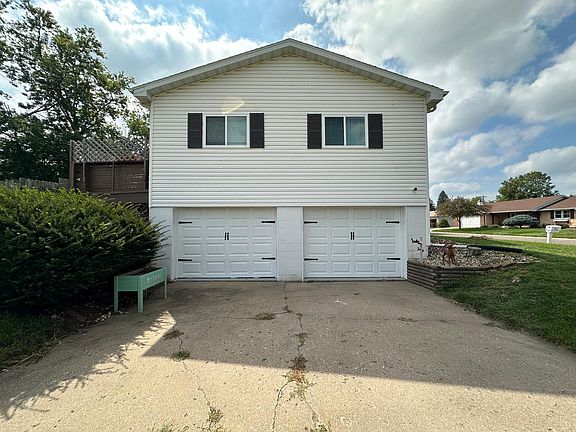 3rd image of 150 E Oakwood St