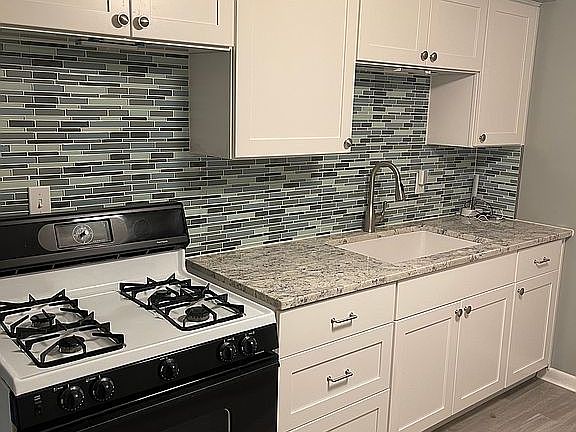 5th image of 3266 S New York Ave