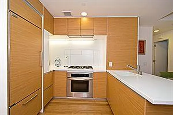 Sold by R New York | media 26