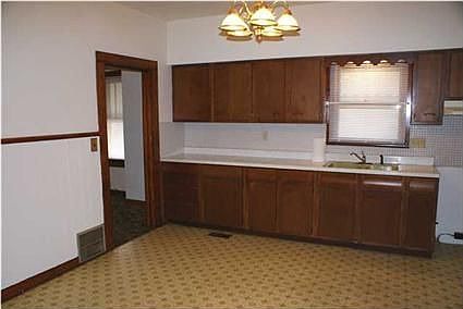 4th image of 219 E Maryland St