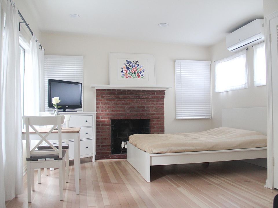 1st image of 8830 Cadillac Ave #B