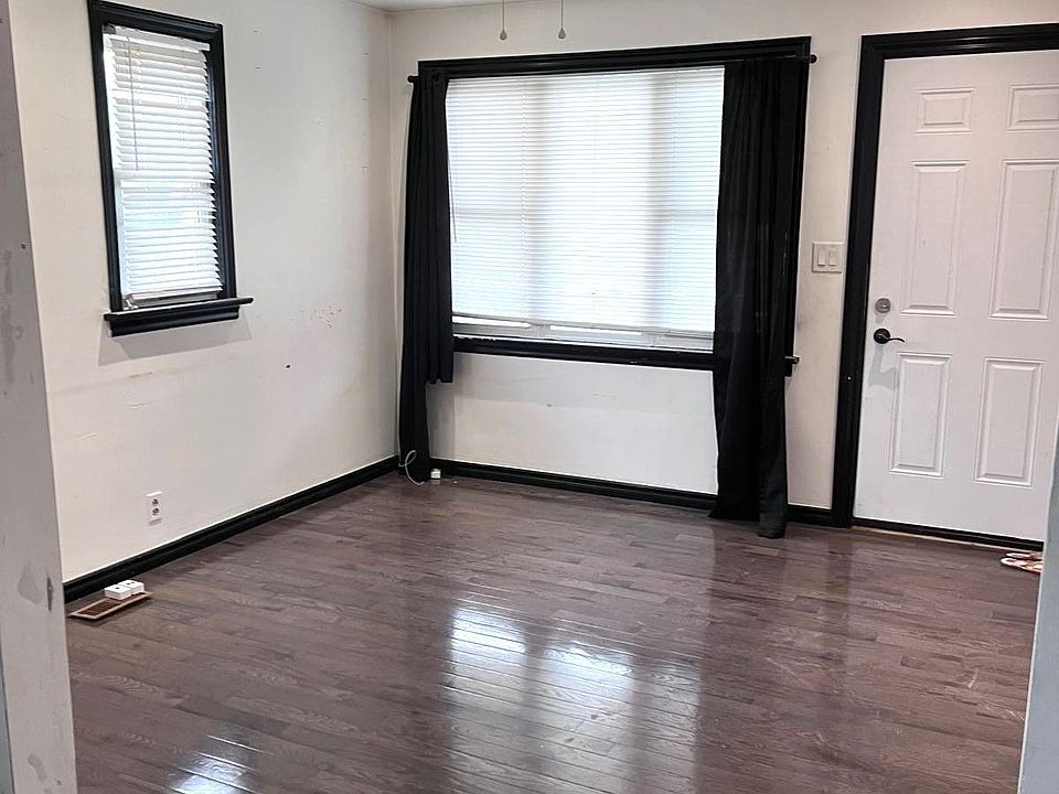 2nd image of 373 Drew St E
