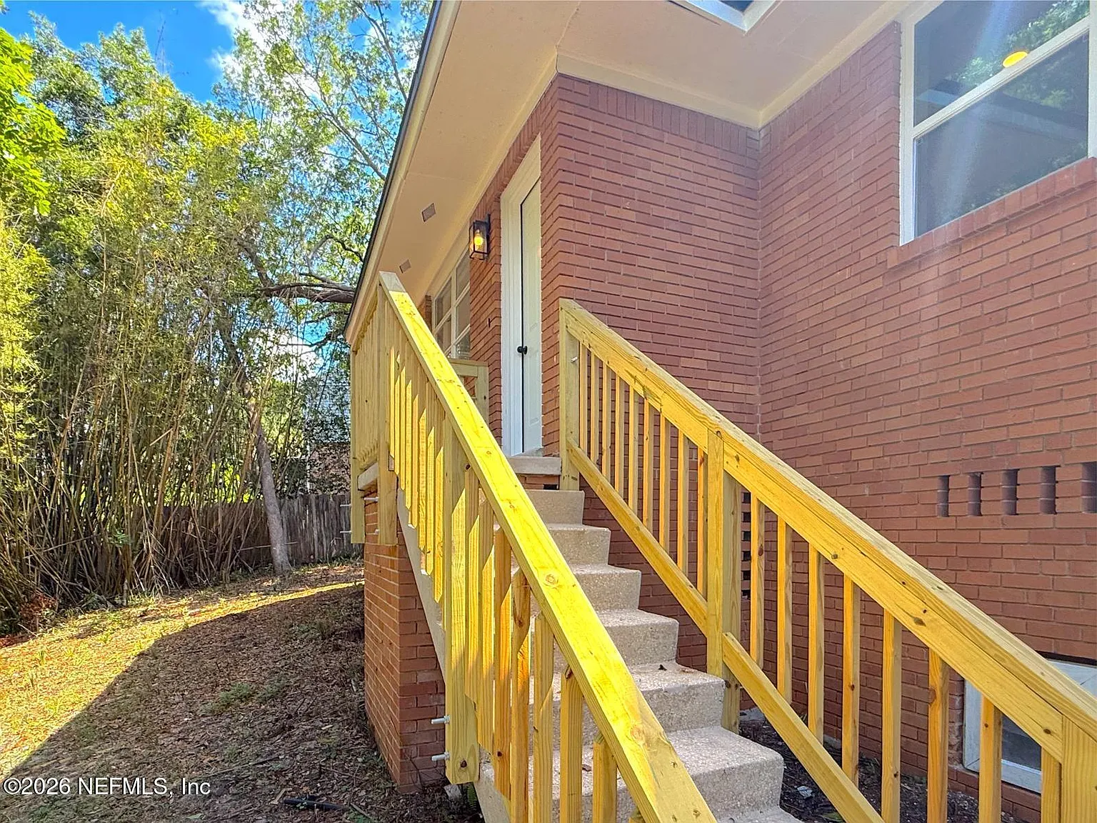 3 bed, 3.0 bath, 2026 sqft, $2,090 — Photo 2