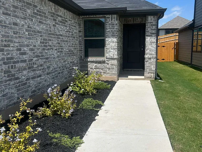 176 Hornet St — Photo 2