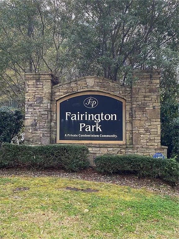 3247 Fairington Drive — Photo 2
