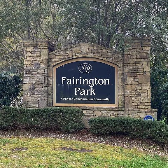 3247 Fairington Dr — Photo 2