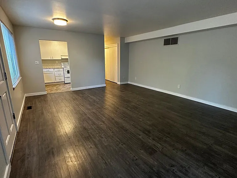 4200 NE 50th St #4200 — Photo 2