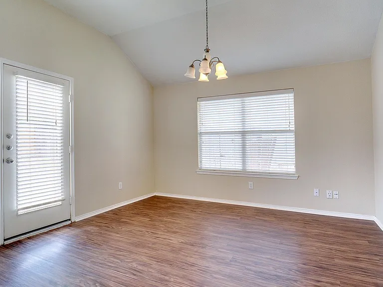 1305 Mountain Peak Dr — Photo 5