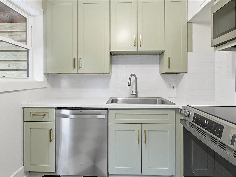 421 E Jennings St — Photo 19
