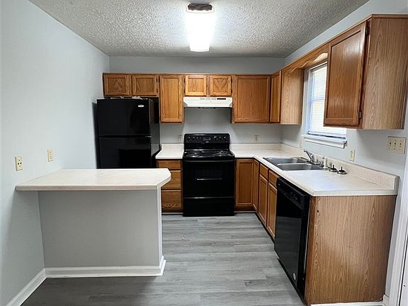 3rd image of 2525 Jersey Ct