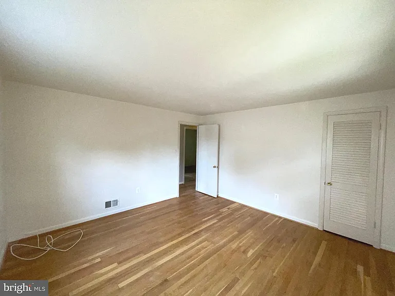 6933 Tyndale St — Photo 17