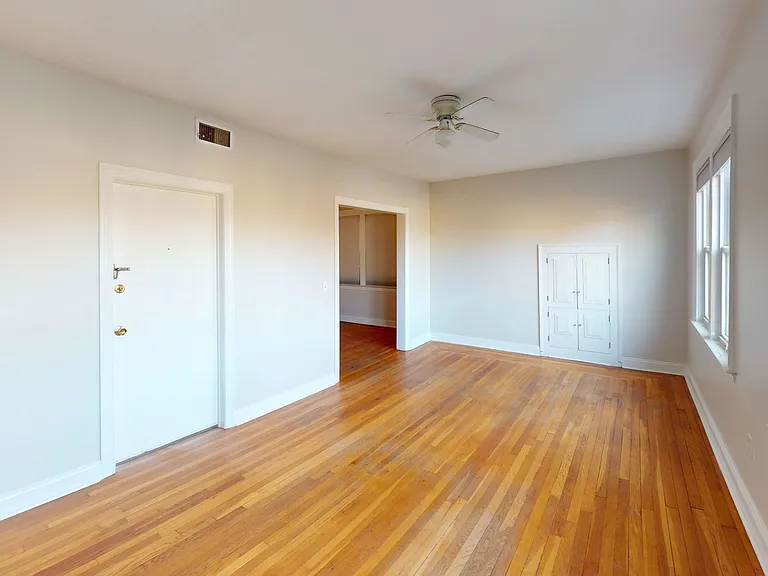 542 Chapel St #4 — Photo 4
