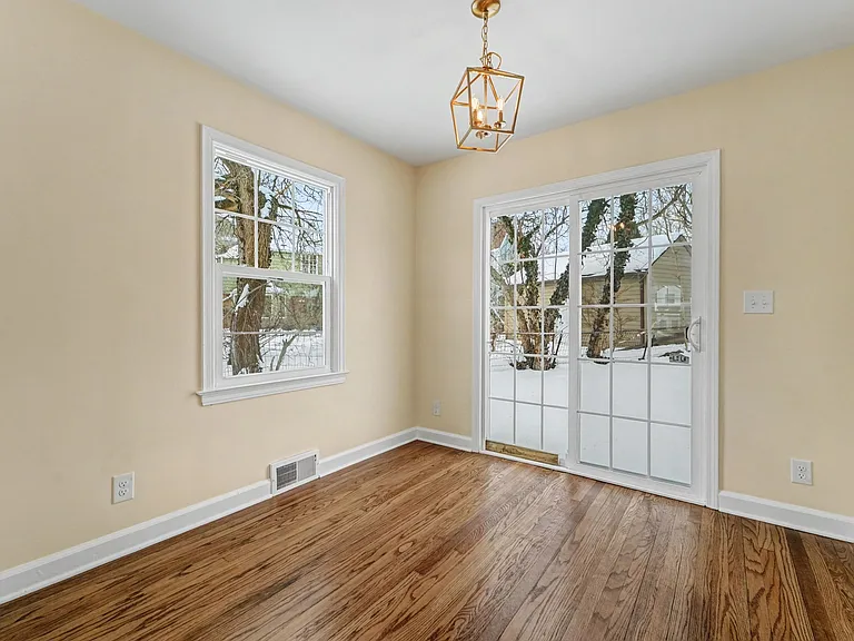 303 Wesley St — Photo 11