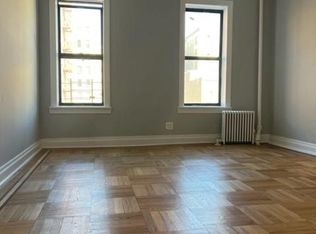222 E 204th St #2F, Bronx, NY 10458
