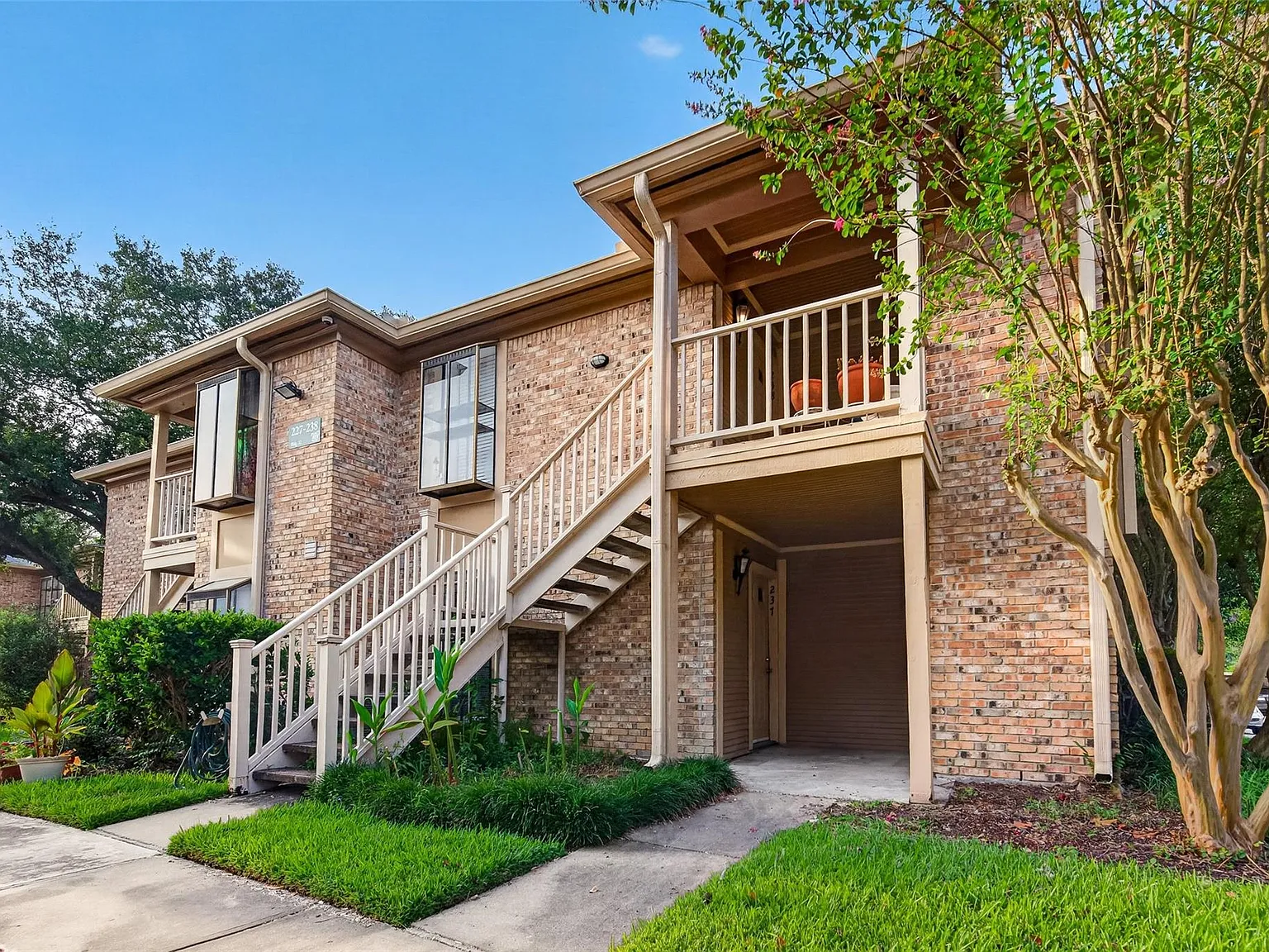 1 bed, 1.0 bath, 740 sqft, $1,300 — Photo 3