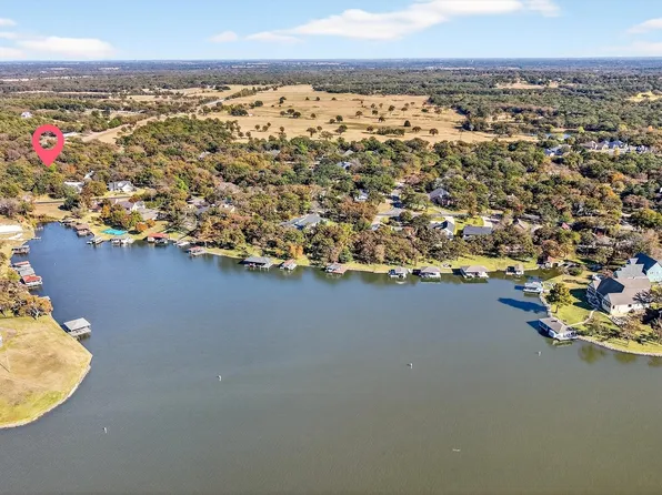 329 Comanche Dr, Lake Kiowa, TX 76240