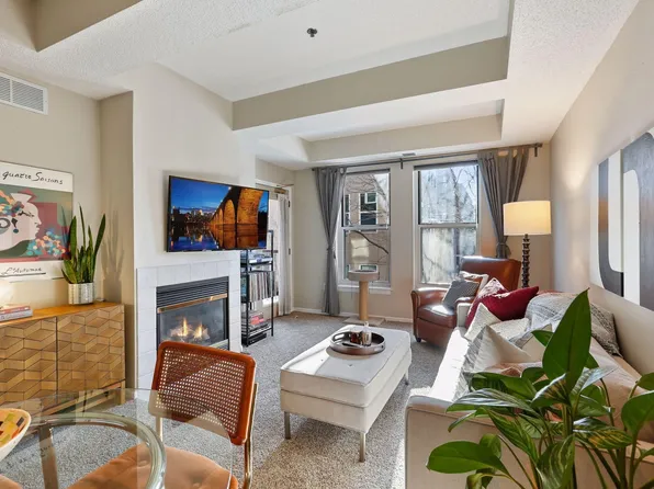 645 1st St N #305, Minneapolis, MN 55401