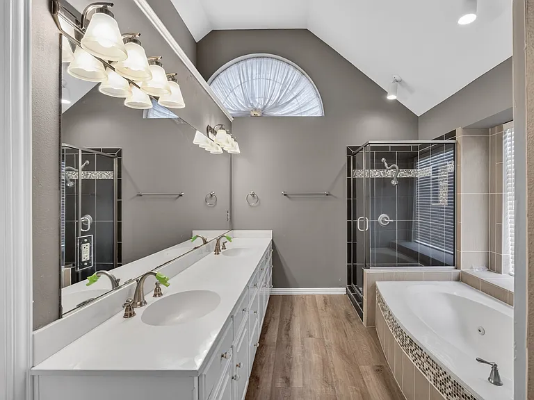 1037 McCoy Dr — Photo 11