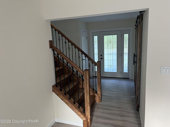 4th image of 5188 Holiday Dr