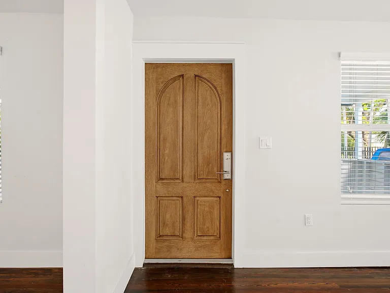 7121 SW 63rd Ave — Photo 4
