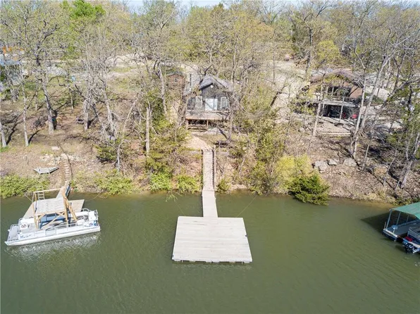 5 E Lakeside Cir, La Cygne, KS 66040