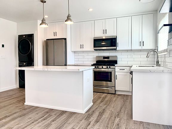 4th image of 2121 Thomas Ave #6