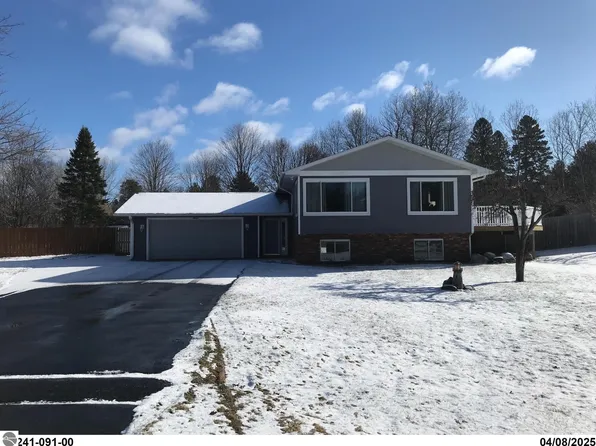 3972 Heatherwood Dr E, Traverse City, MI 49684