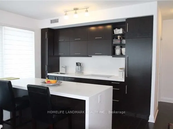 65 Saint Mary St #1207, Toronto, ON M5S 0A6