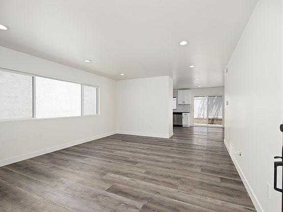4th image of 707 E Orange Grove Ave #D