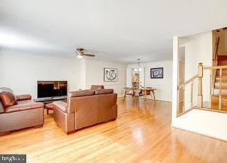 8931 Park Forest Dr — Photo 11