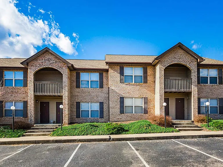 Country Shores Apartments — Photo 13
