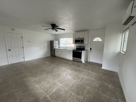 3rd image of 2290 S Palmetto Ave #S1